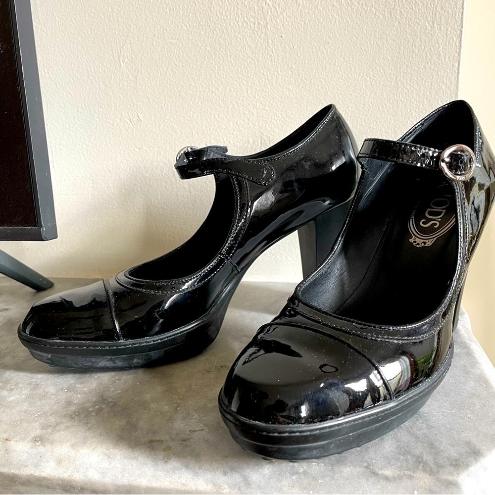 TOD’s patent Mary Janes